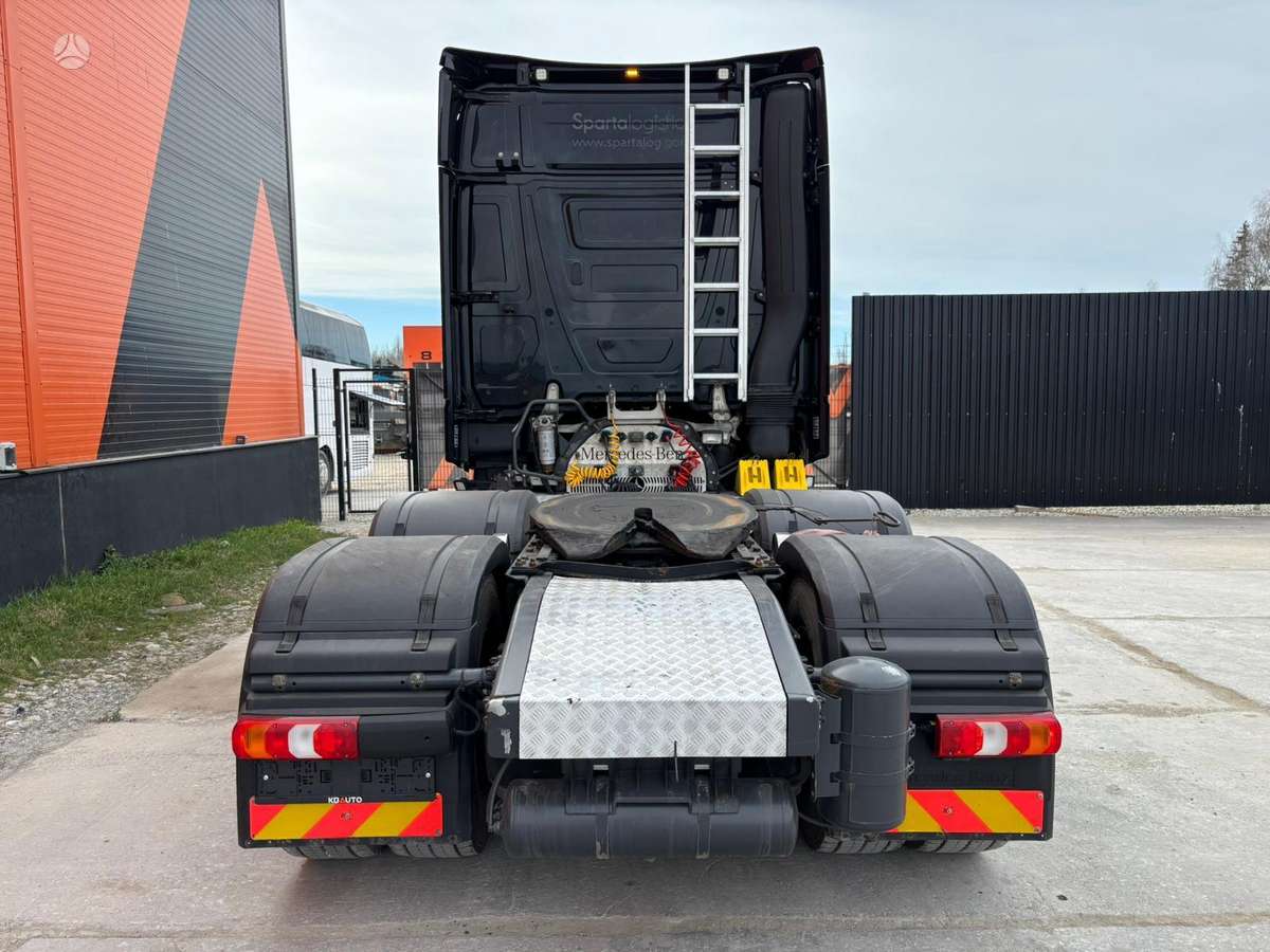 Mercedes-Benz Actros 2545 6x2/4, single sleeper