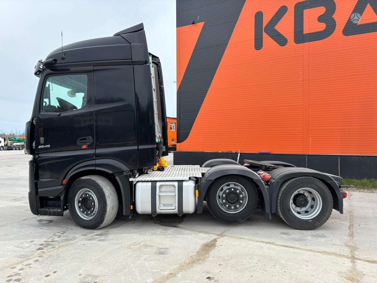 Mercedes-Benz Actros 2545 6x2/4, single sleeper
