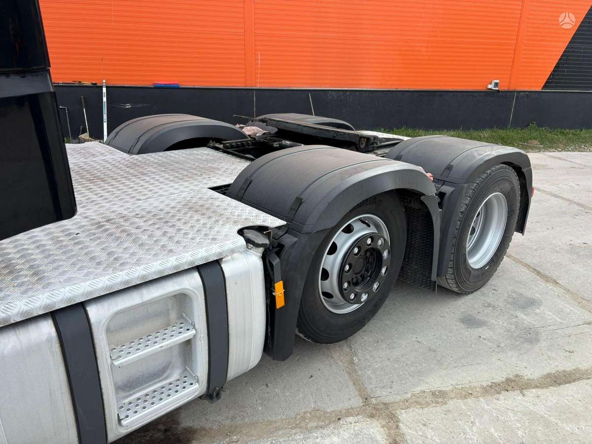 Mercedes-Benz Actros 2545 6x2/4, single sleeper