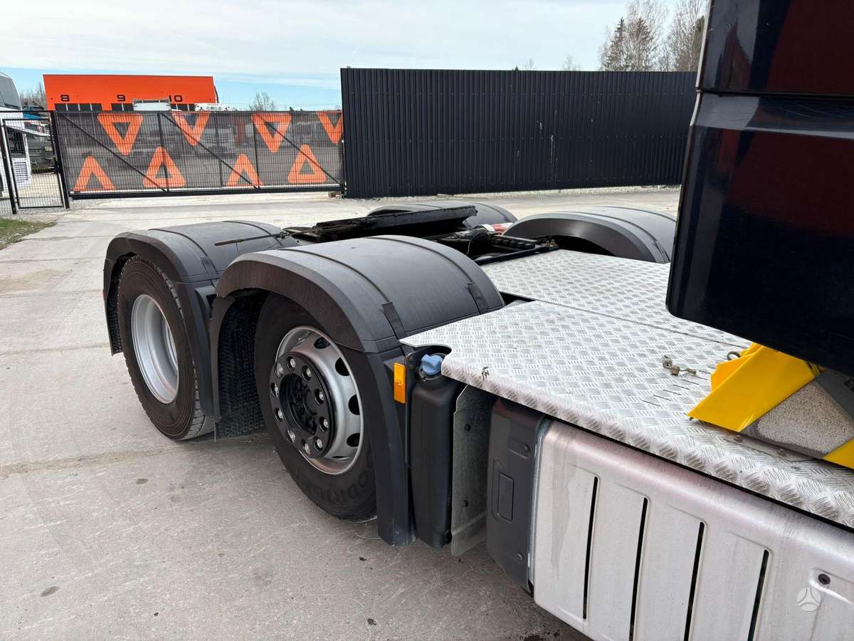Mercedes-Benz Actros 2545 6x2/4, single sleeper