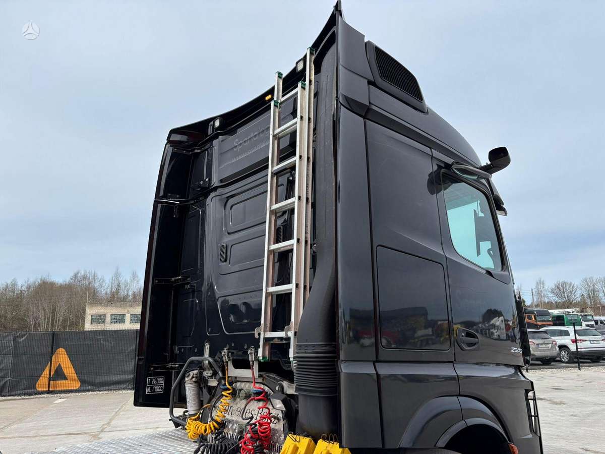 Mercedes-Benz Actros 2545 6x2/4, single sleeper