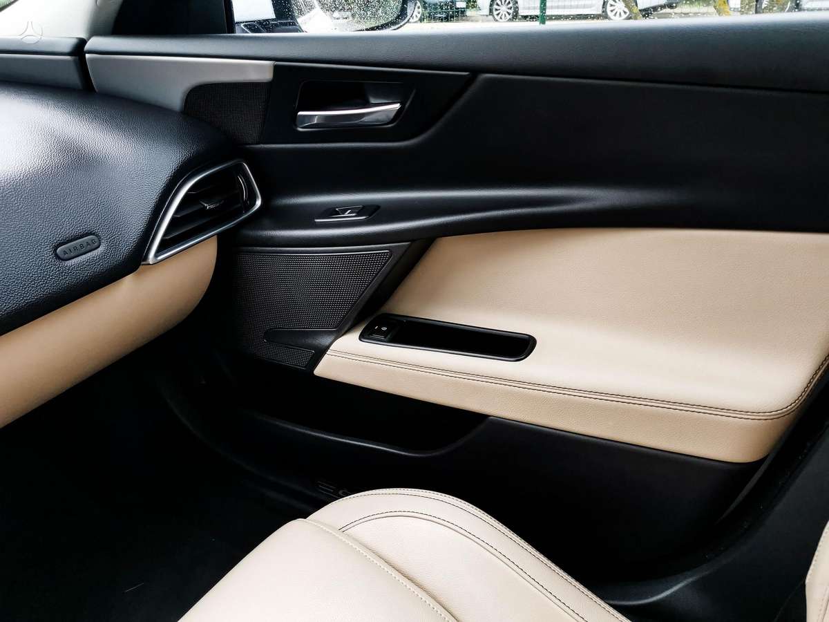 Jaguar XE, 2.0 l., Седан