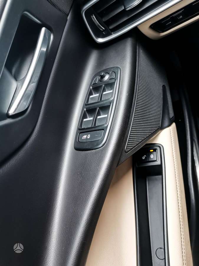 Jaguar XE, 2.0 l., Седан