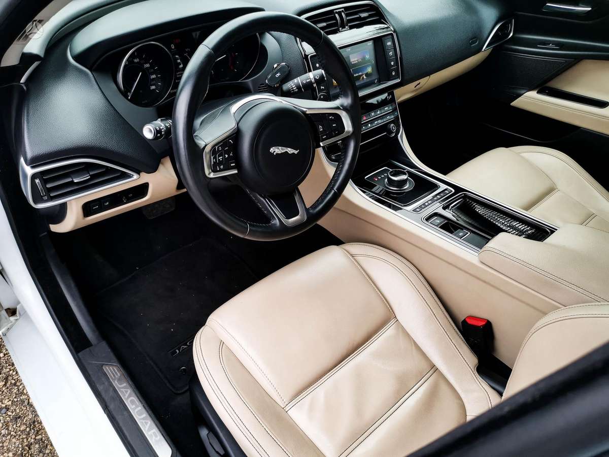 Jaguar XE, 2.0 l., Седан