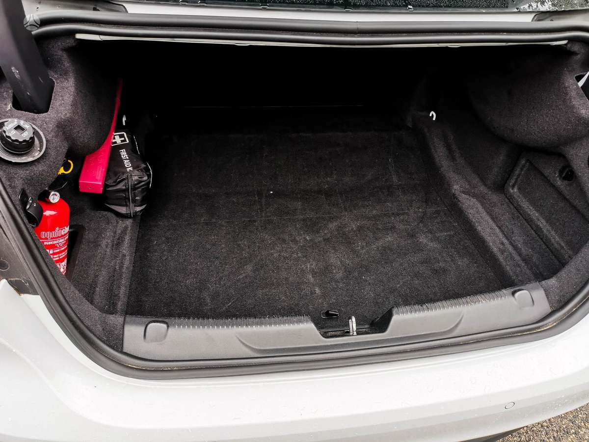 Jaguar XE, 2.0 l., Седан