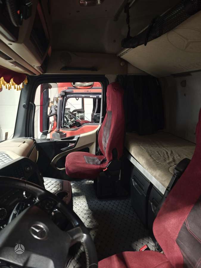 Mercedes-Benz Actros 2648, double sleeper