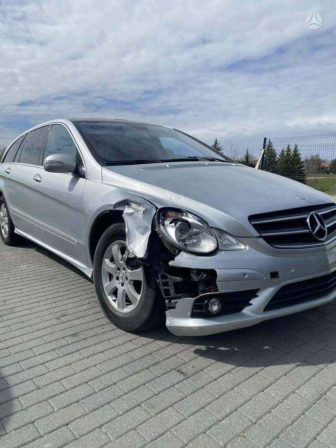 Mercedes-Benz R350 dalimis