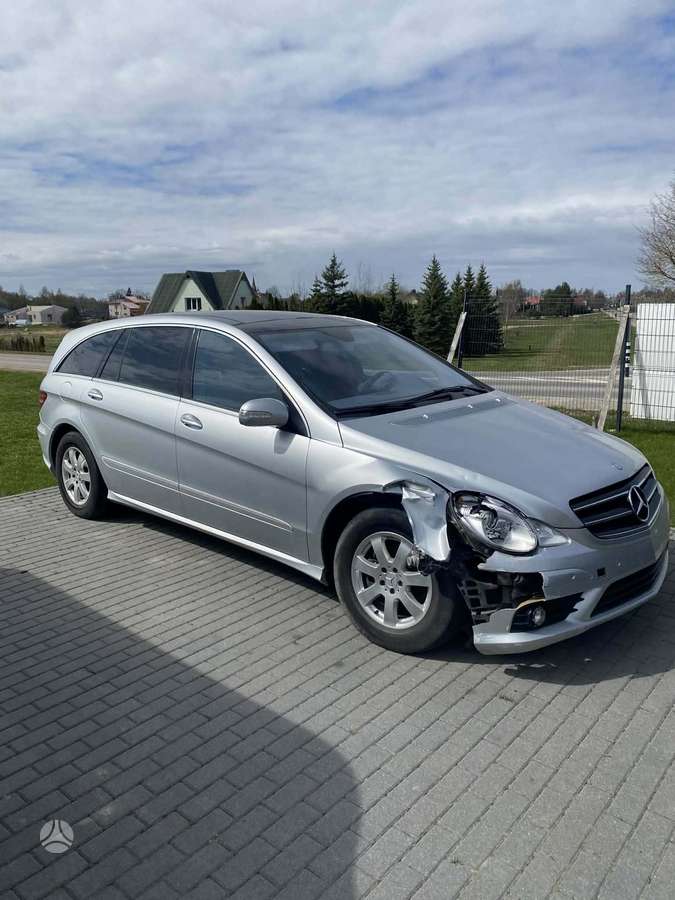 Mercedes-Benz R350 dalimis