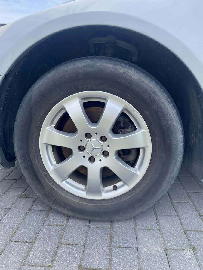 Mercedes-Benz R350 dalimis