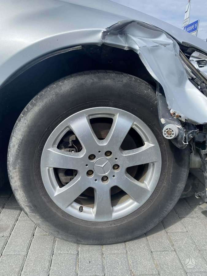 Mercedes-Benz R350 dalimis