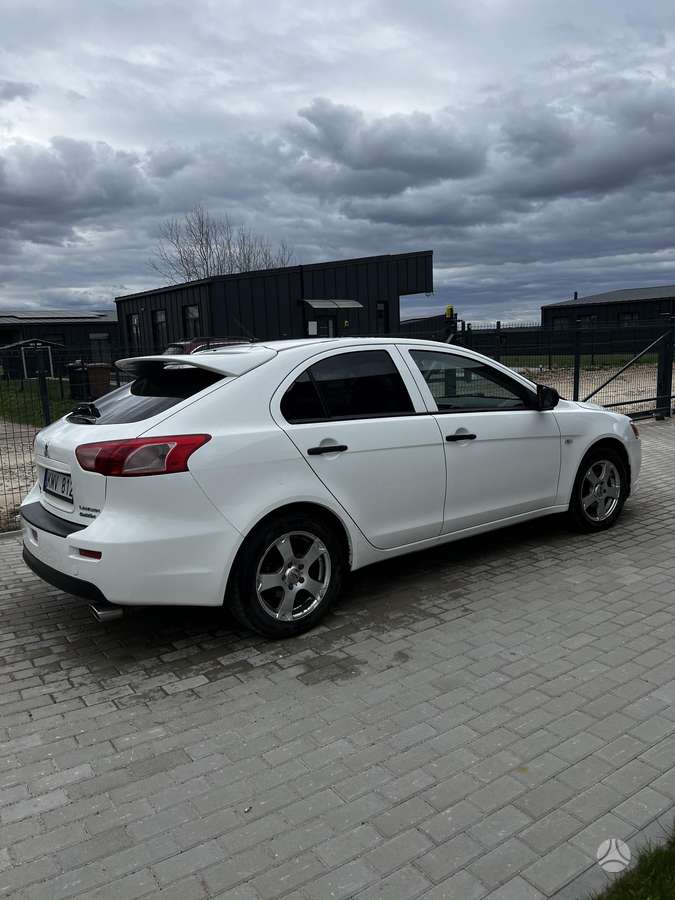 Mitsubishi Lancer, 2.0 l., Хэтчбек
