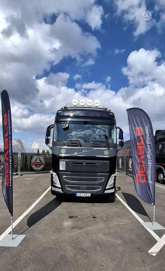 Volvo FH, double sleeper