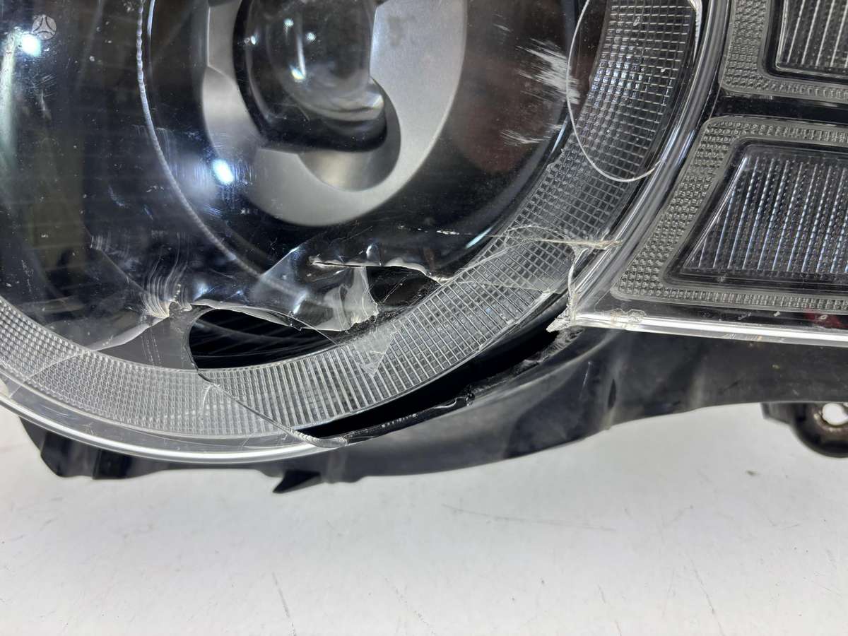 Land Rover Defender, L8B213W030HG, Cen30951
