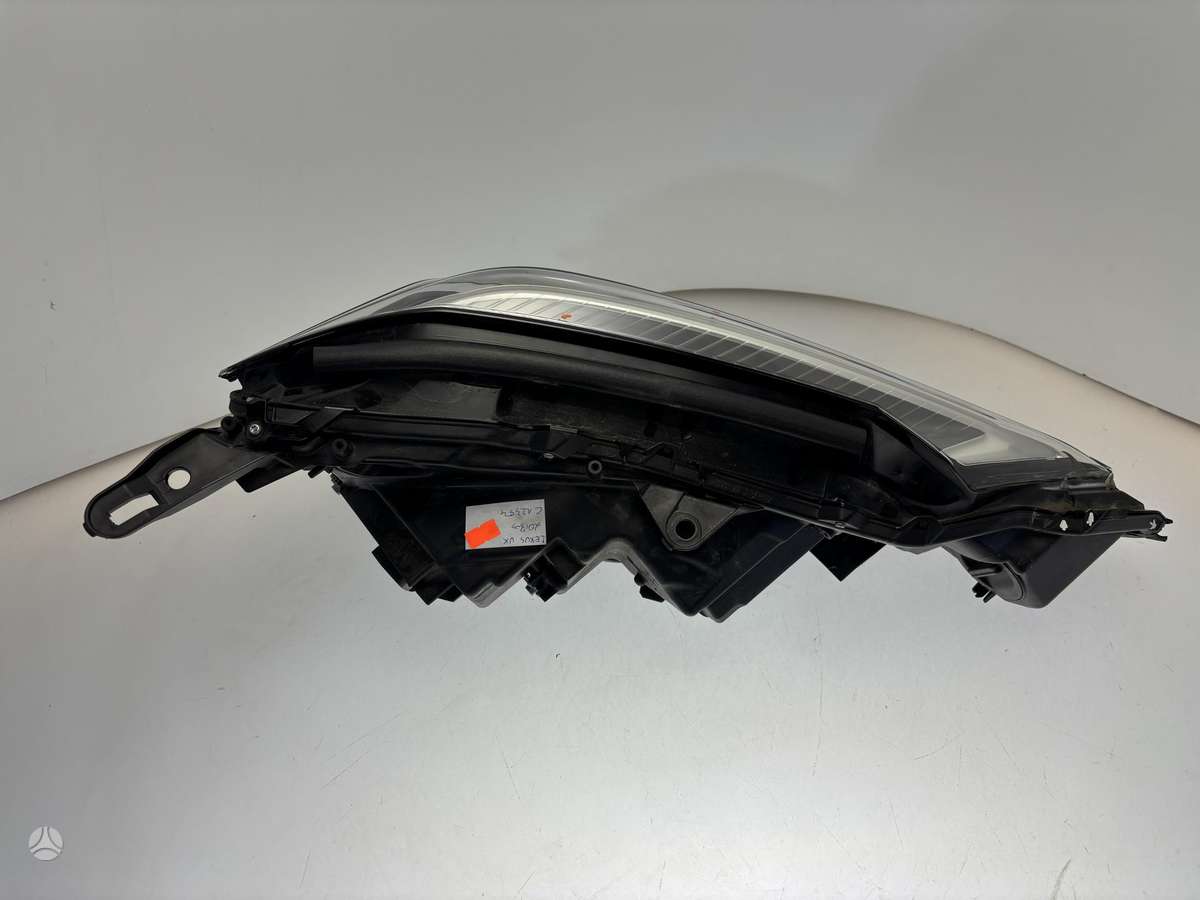 Lexus UX klasė Cen30956