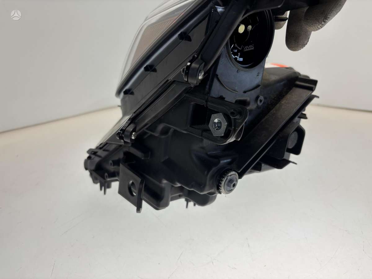 Lexus UX klasė Cen30956
