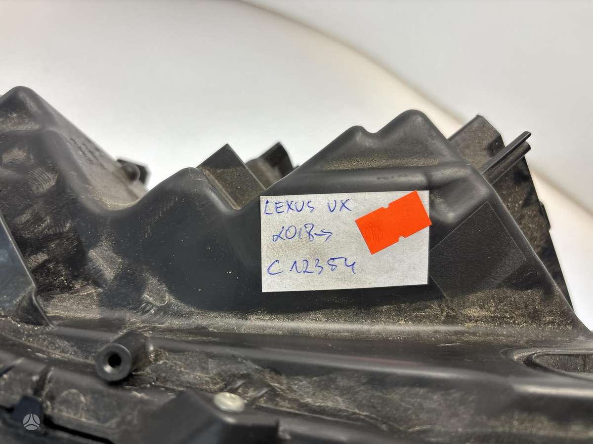 Lexus UX klasė Cen30956