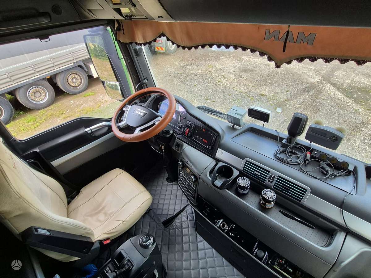MAN TGX, double sleeper