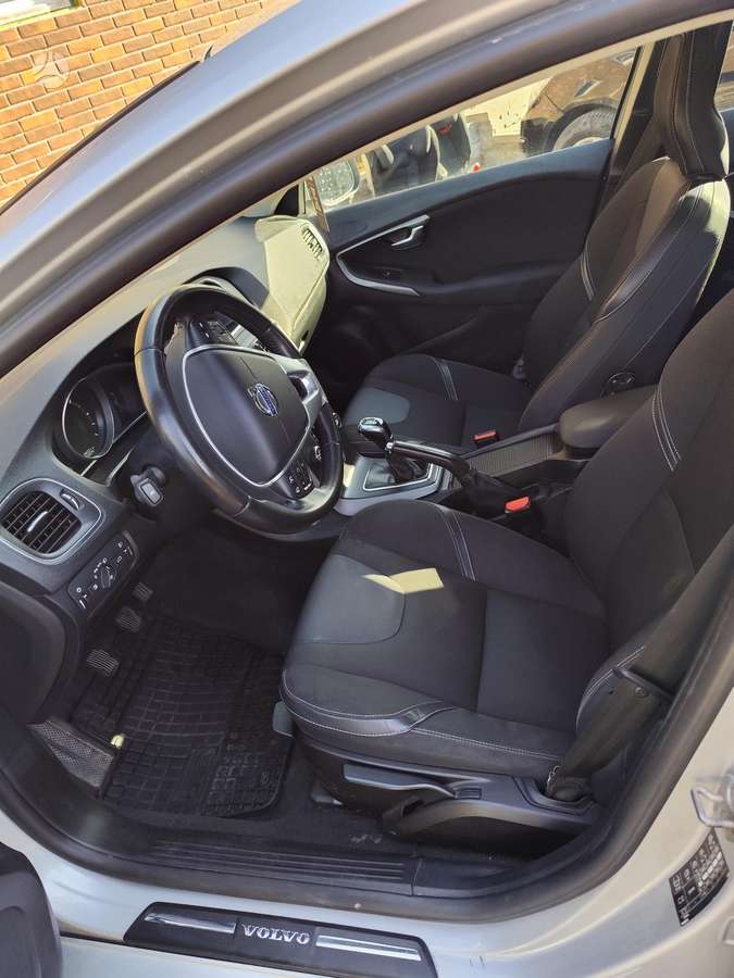 Volvo V40, 2.0 l., hatchback