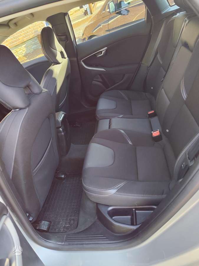 Volvo V40, 2.0 l., hatchback