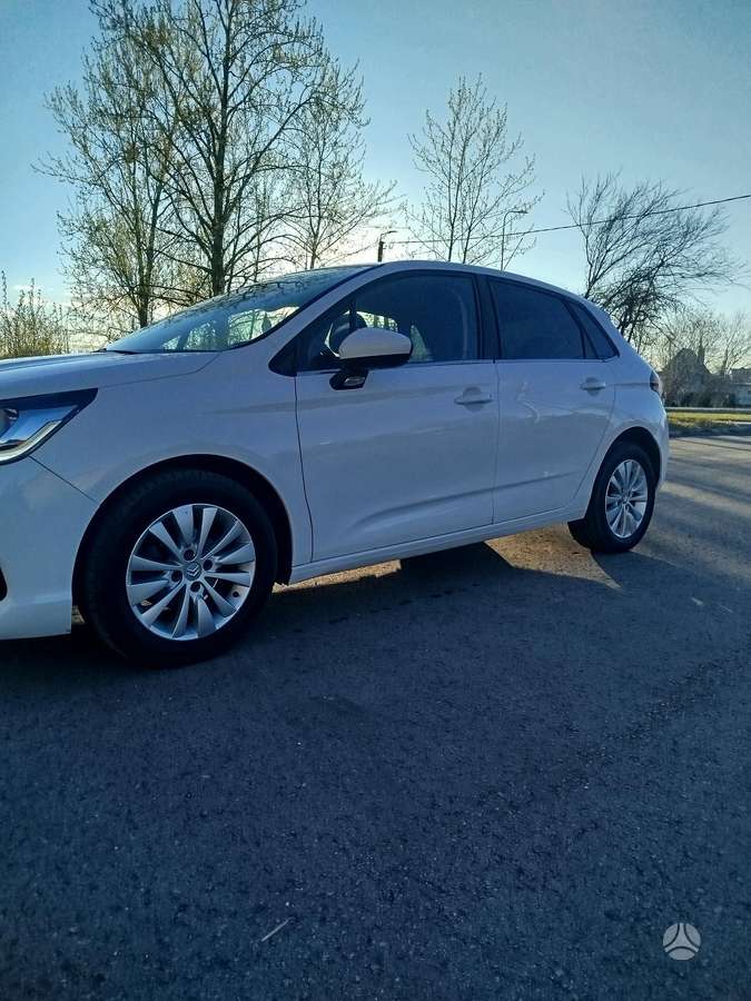 Citroen C4, 1.6 l., hatchback