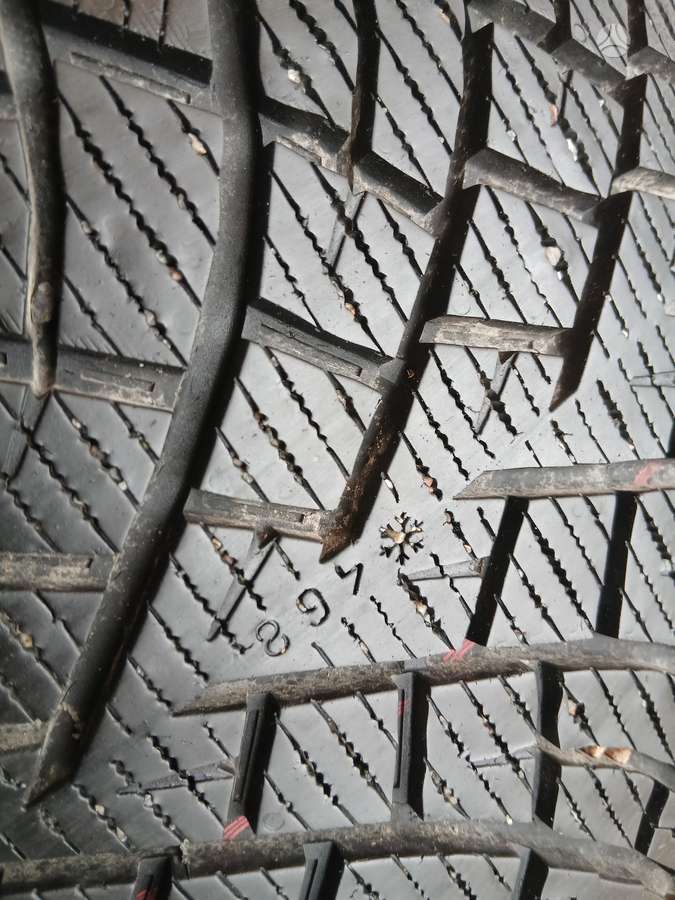 Nokian, всесезонные 255/40 R19