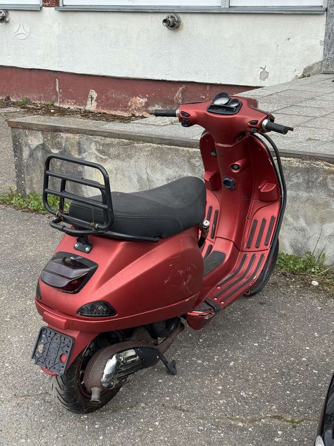 Piaggio Vespa 49cc, scooters / mopeds