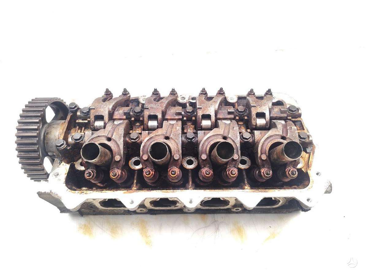 Dacia Sandero cylinder head