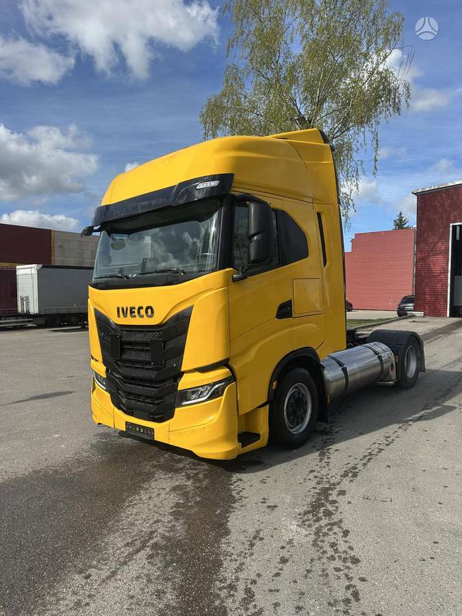 Iveco 460 LNG, double sleeper