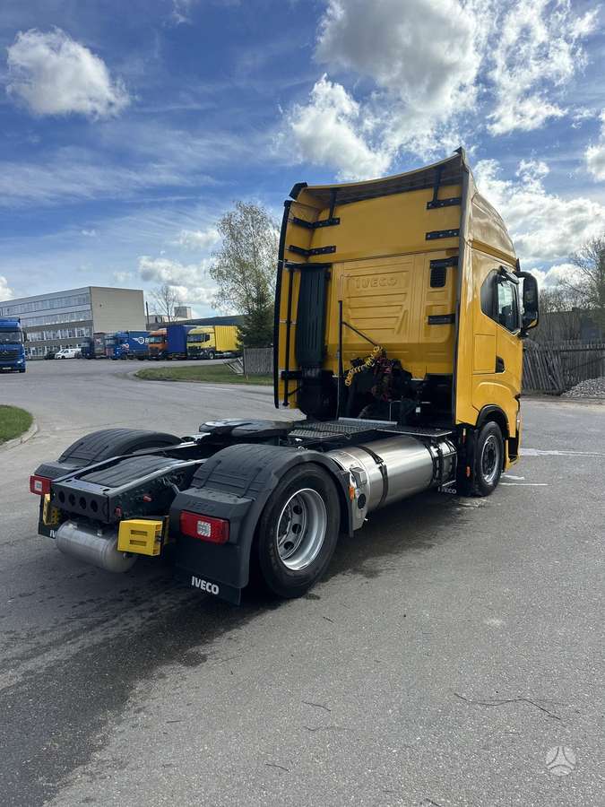 Iveco 460 LNG, double sleeper