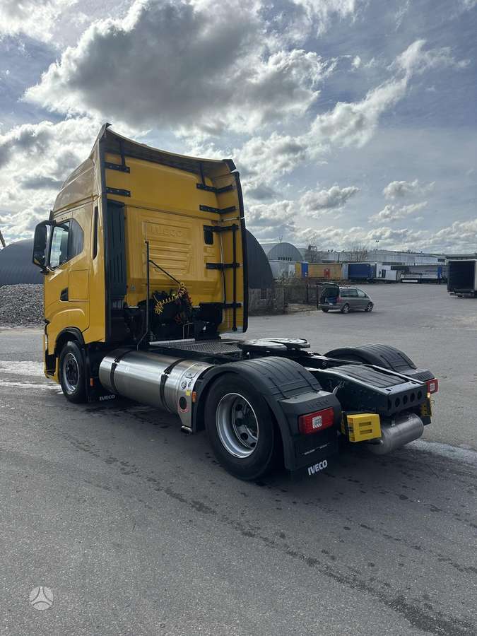 Iveco 460 LNG, double sleeper