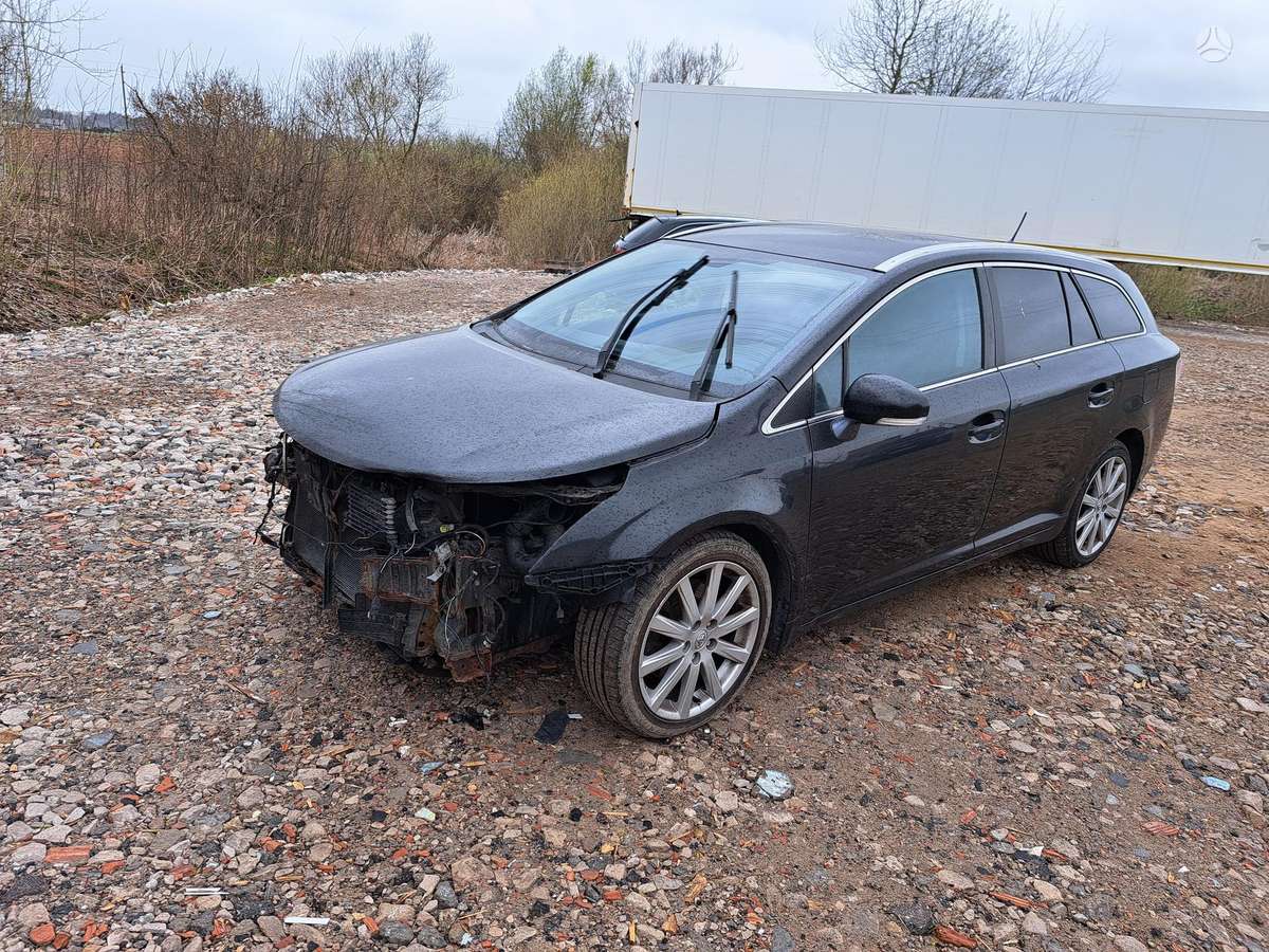 Toyota Avensis Katik pradėtas ardyti