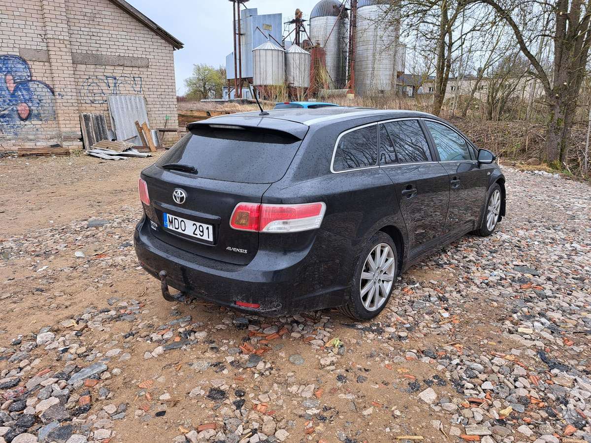 Toyota Avensis Katik pradėtas ardyti