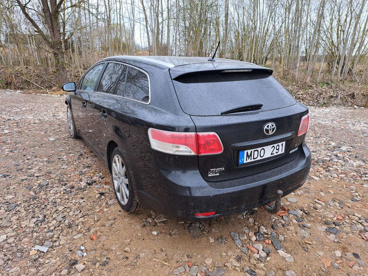 Toyota Avensis Katik pradėtas ardyti