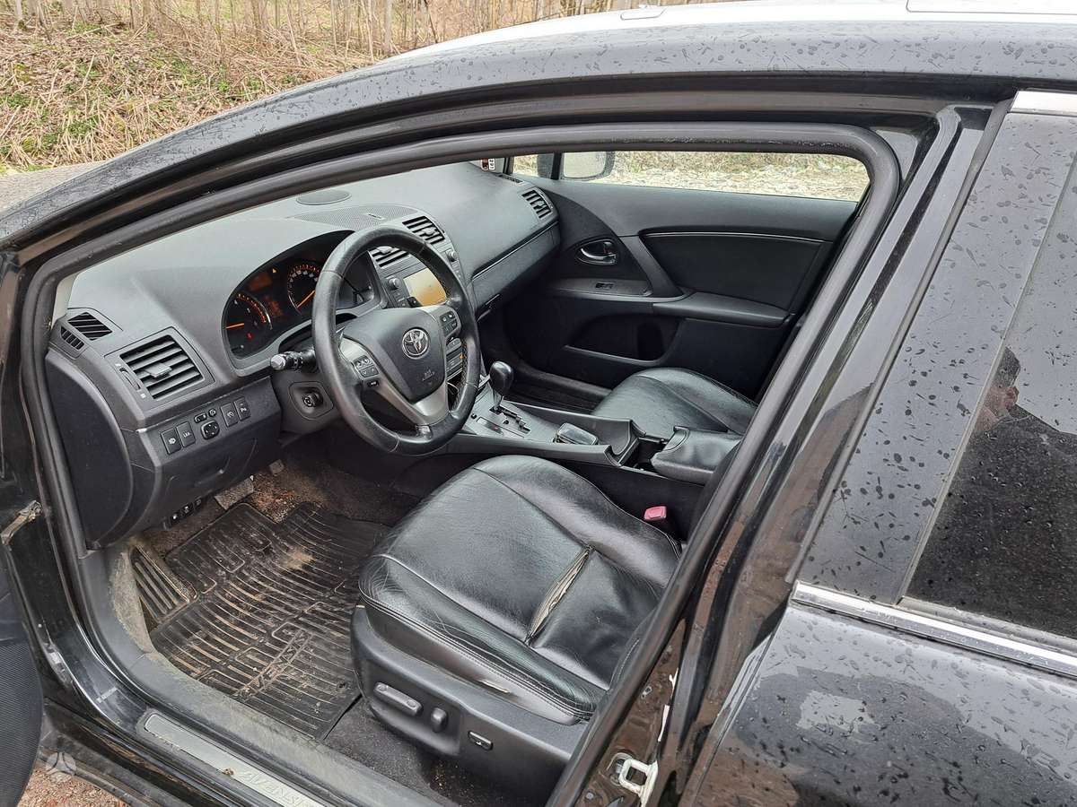 Toyota Avensis Katik pradėtas ardyti