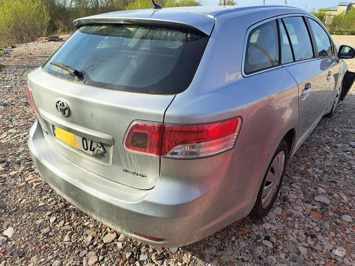 Toyota Avensis Katik pradėtas ardyti