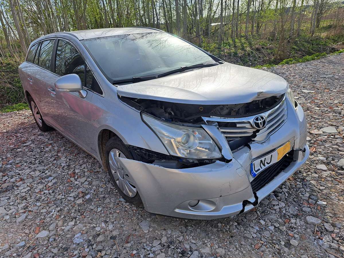 Toyota Avensis Katik pradėtas ardyti