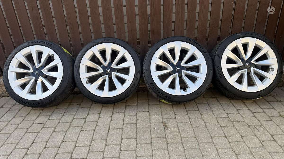 TESLA Model 3, light alloy, R19