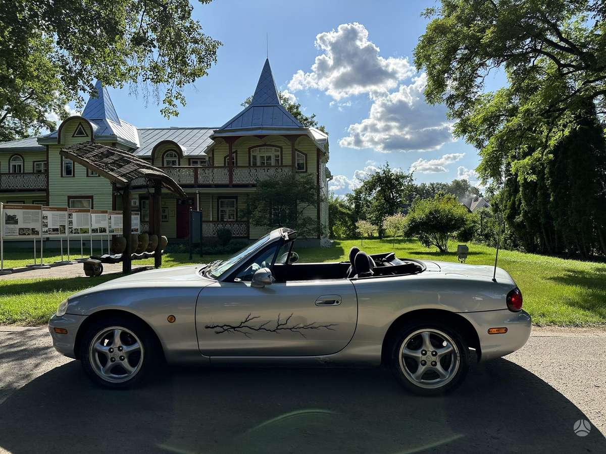 Mazda MX-5, 1.6 l., convertible