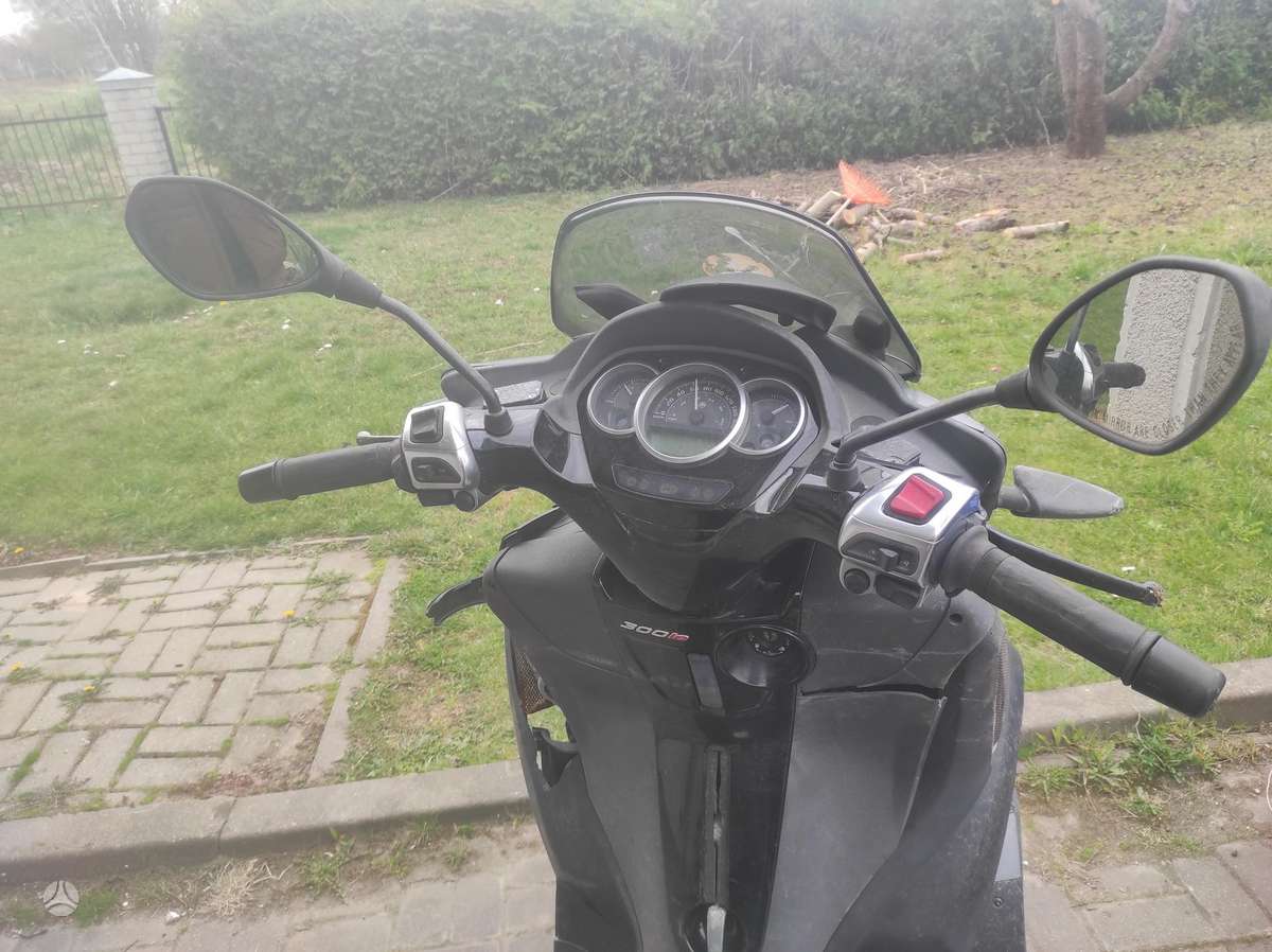 Piaggio MP3, scooters / mopeds