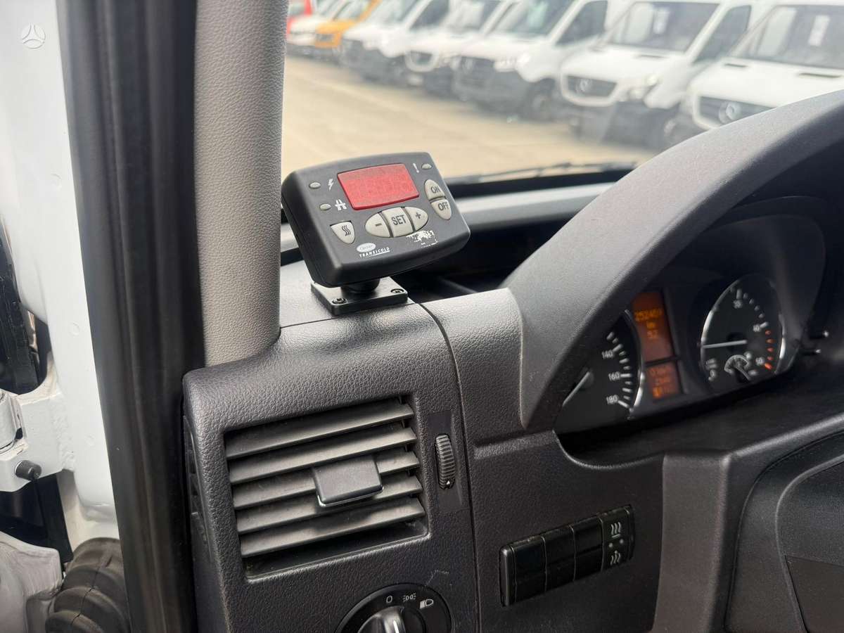 Mercedes-Benz Sprinter, cargo van