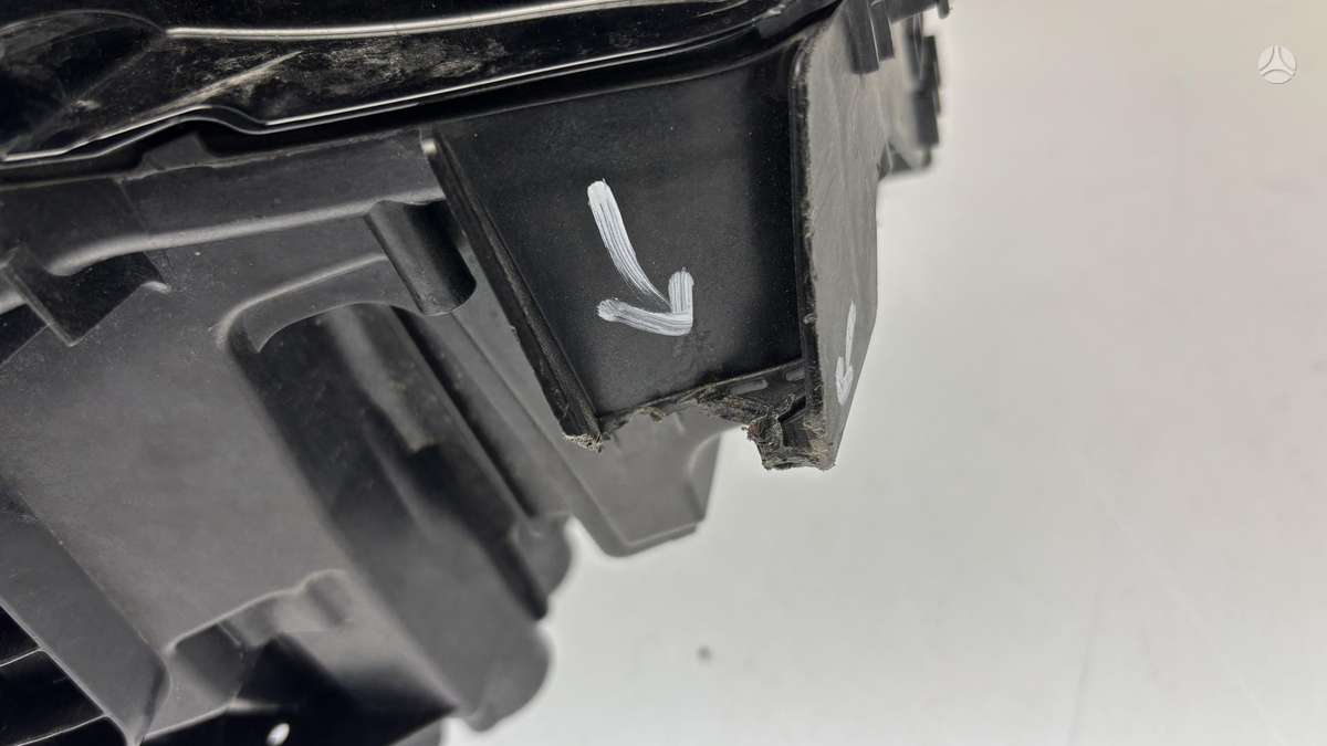 Land Rover Defender, L8B213W030HG, Cen31088