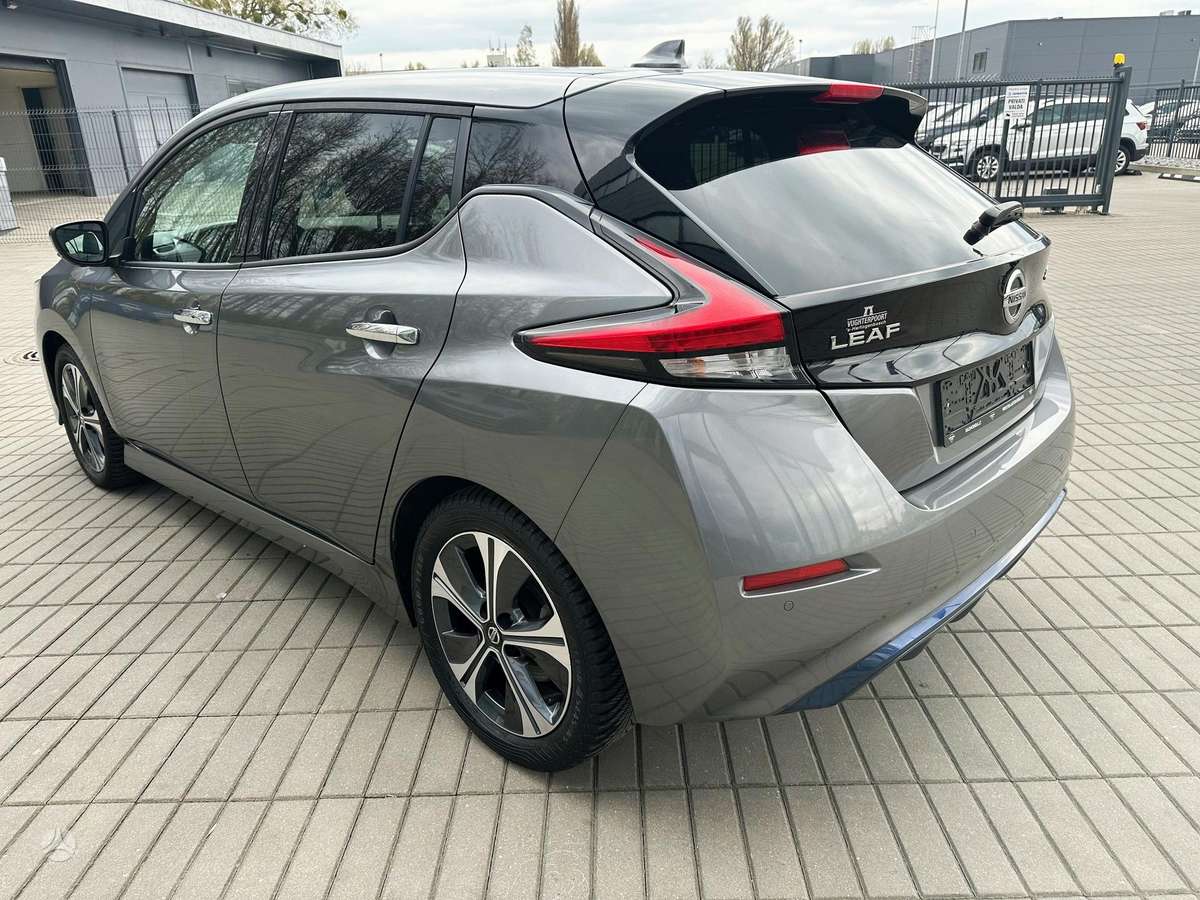Nissan Leaf, 40 kWh, hatchback