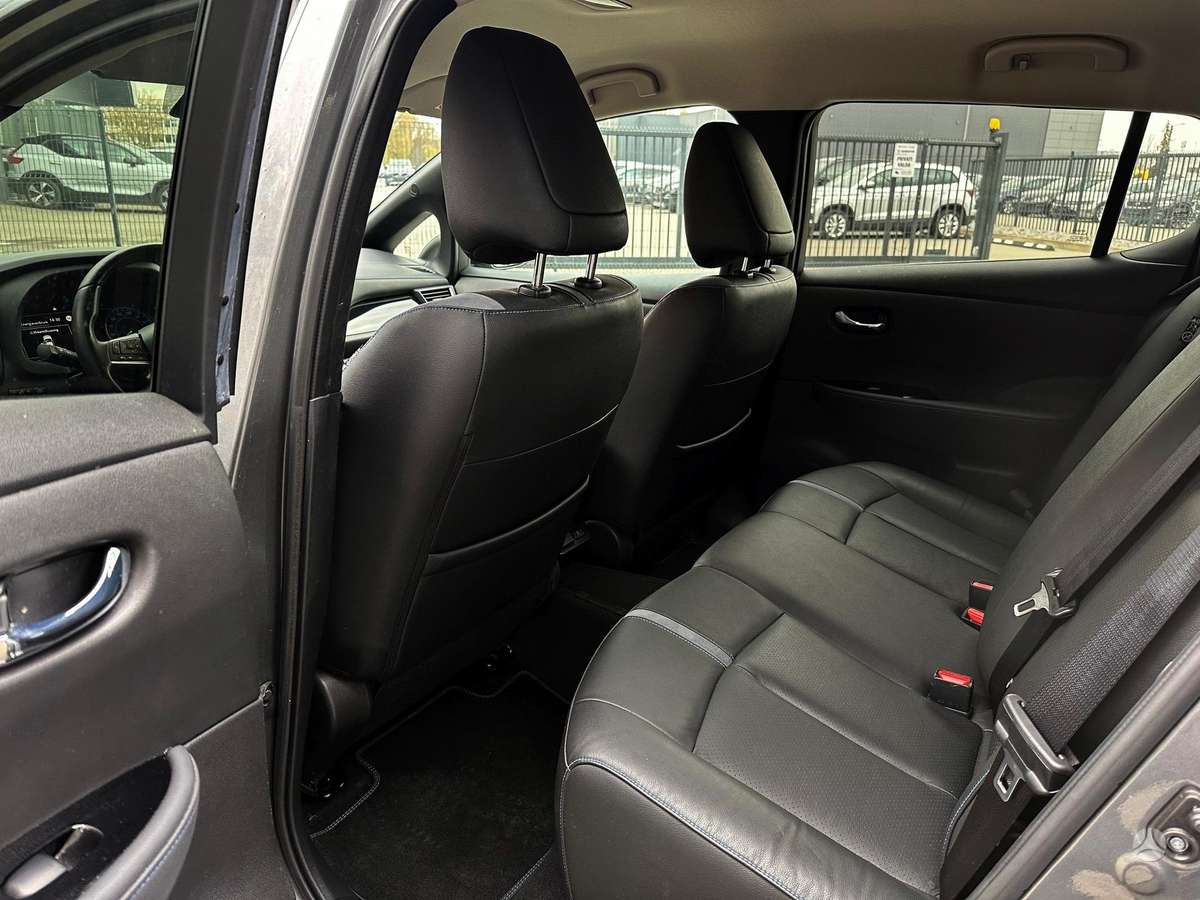 Nissan Leaf, 40 kWh, hatchback