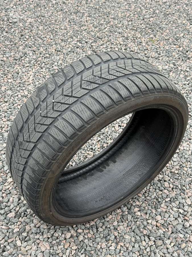 Pirelli SOTTOZERO 3, winter 255/35 R19