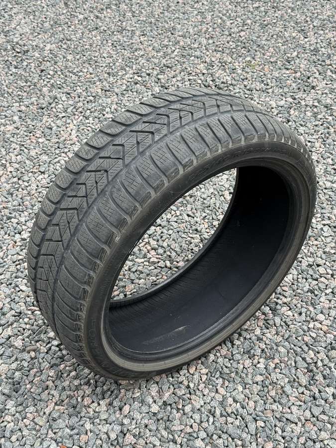 Pirelli SOTTOZERO 3, winter 225/40 R19