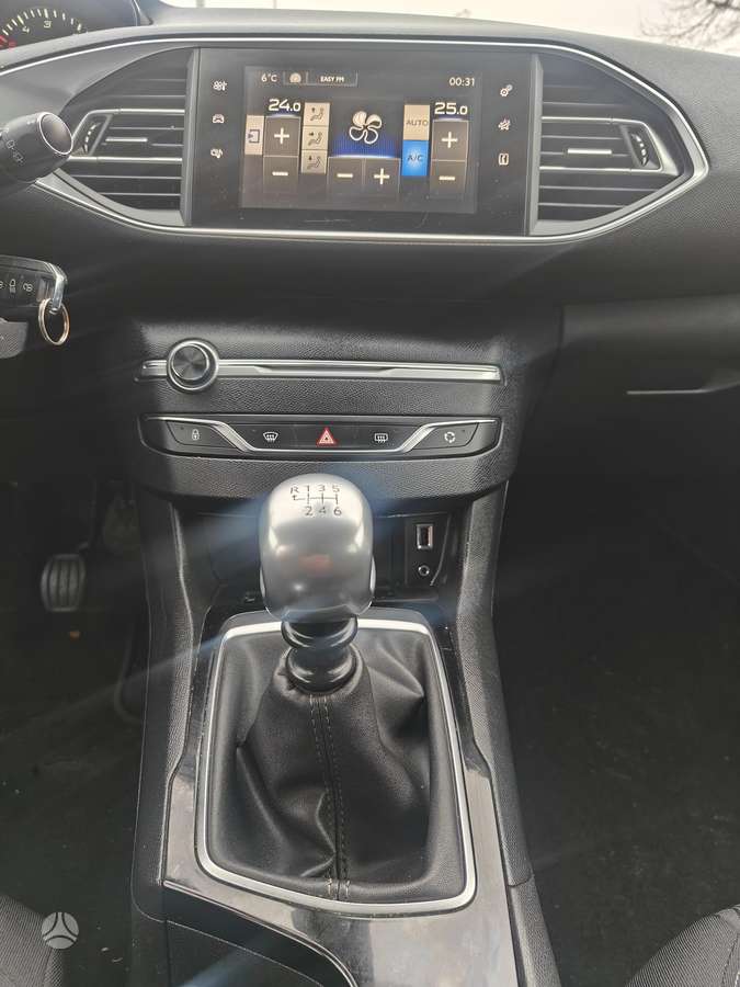 Peugeot 308 - 8