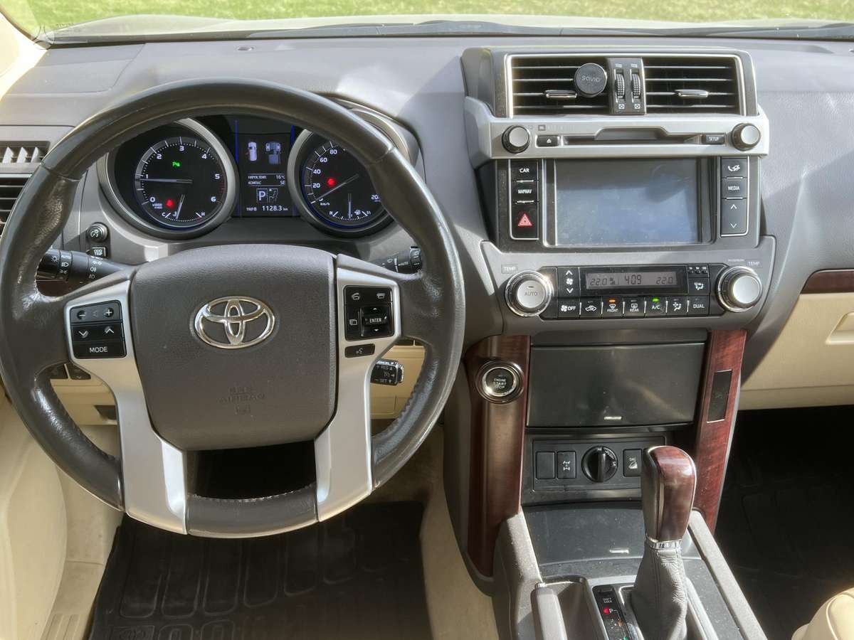 Toyota Land Cruiser - 7