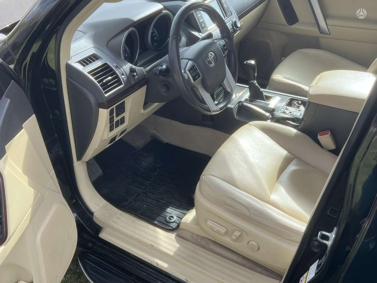 Toyota Land Cruiser - 8