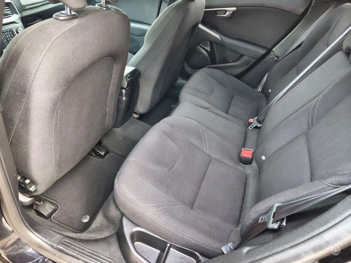 Volvo V40, 1.6 l., hatchback