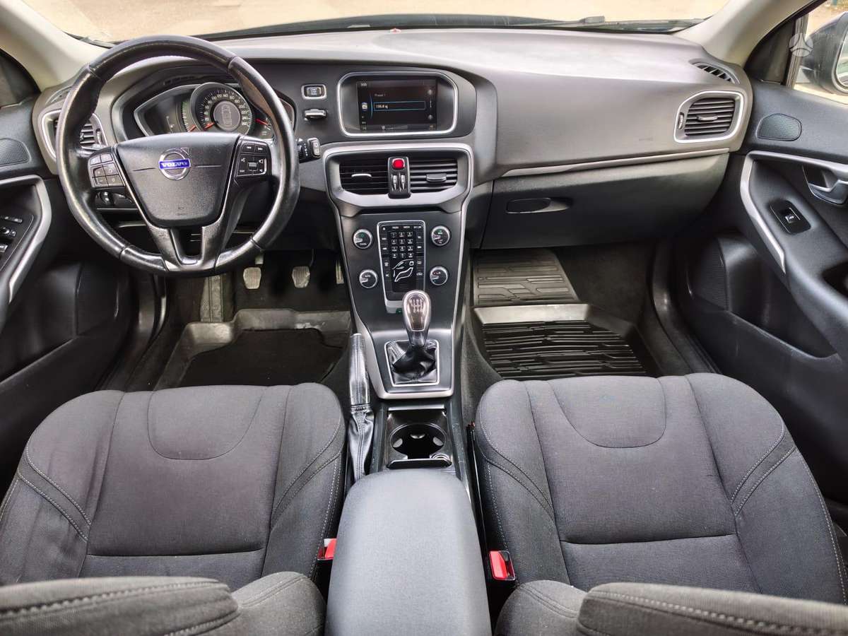 Volvo V40, 1.6 l., hatchback
